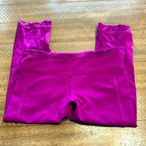 Lululemon capri leggings size 6. Camo